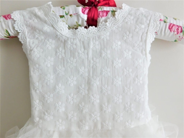 puszysta sukienka z tiulem dla dziewczynki